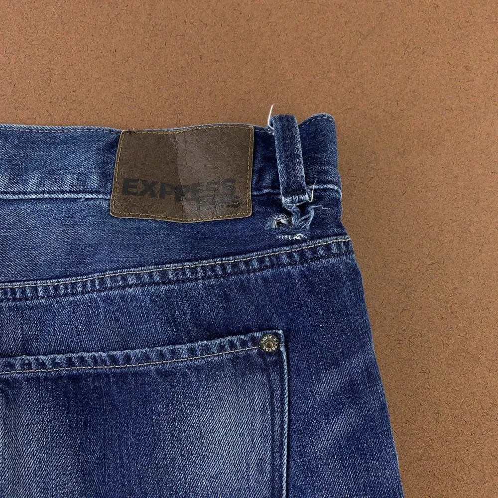 Express Mens Size 33 x 32 Dark Wash Distressed Rocco Slim Fit Skinny Jeans *Flaw